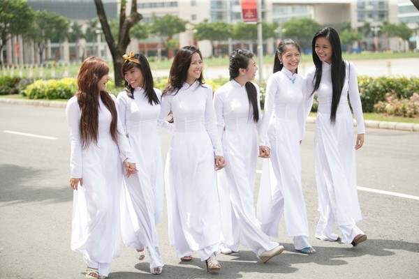 Đồng phục áo dài trắng