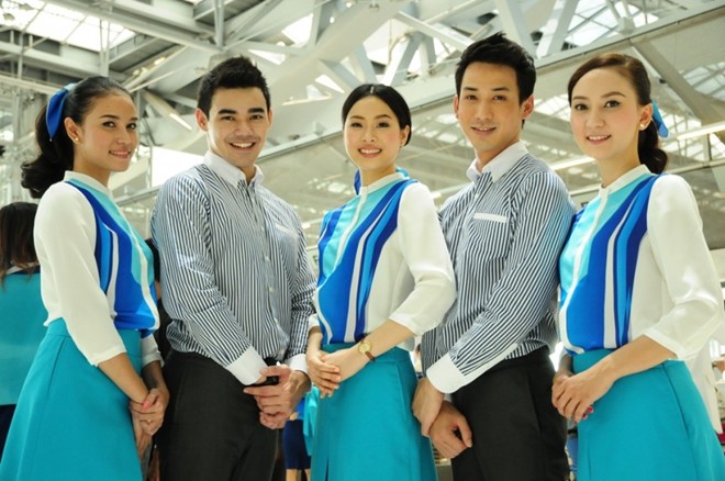 Trang phục hàng không tạo nên vẽ đẹp thanh lịch đội ngũ tiếp viên của hãng