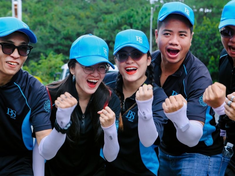 May nón đồng phục Dĩ An